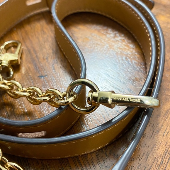 Michael Kors Brown Leather Replacement
Shoulder Strap-Gold Tone Hardware - Picture 2 of 5